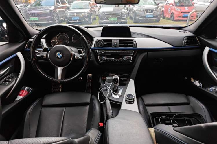 Used BMW 3 Series 2018 320i M Sport Package Center Console