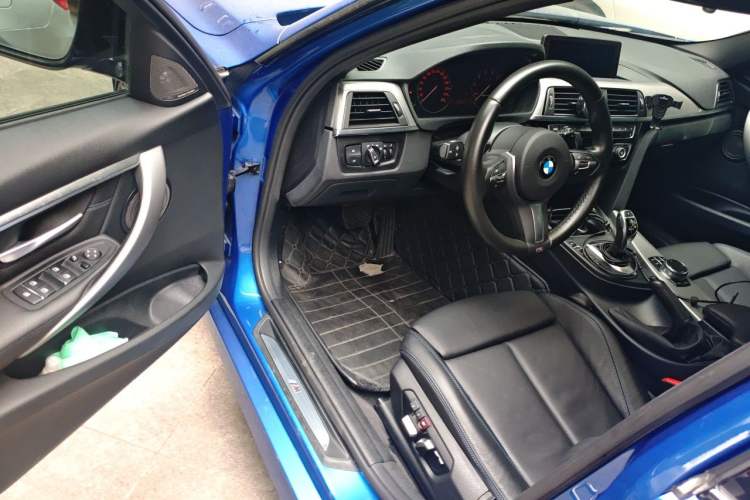 Used BMW 3 Series 2018 320i M Sport Night Edition Driver Seat