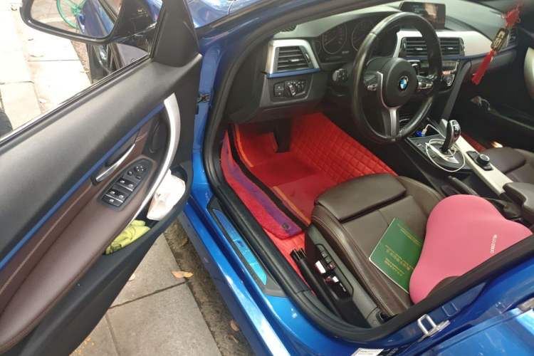 Used BMW 3 Series 2018 320i M Sport Package Driver Seat