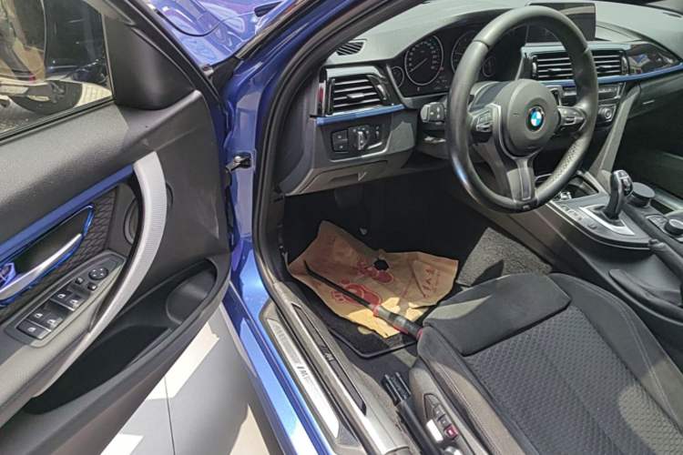 Used BMW 3 Series 2018 320i M Sport Package Driver Seat