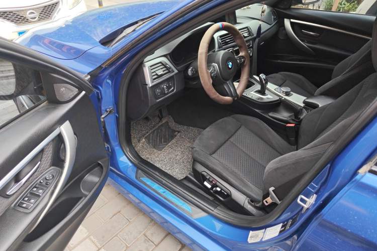 Used BMW 3 Series 2018 320i M Sport Night Edition Driver Seat