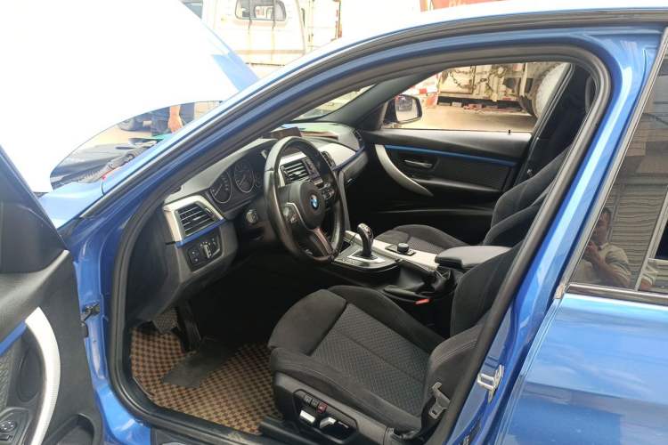 Used BMW 3 Series 2018 320i M Sport Package Driver Seat
