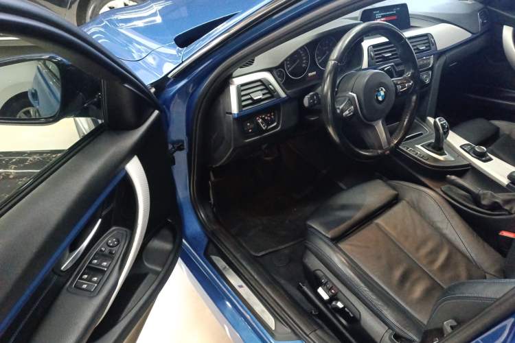 Used BMW 3 Series 2018 320i M Sport Package Driver Seat