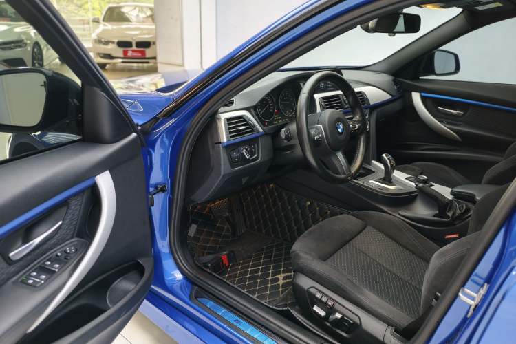 Used BMW 3 Series 2018 320i M Sport Package Driver Seat