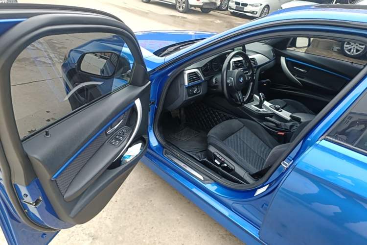 Used BMW 3 Series 2018 320i M Sport Package Driver Seat