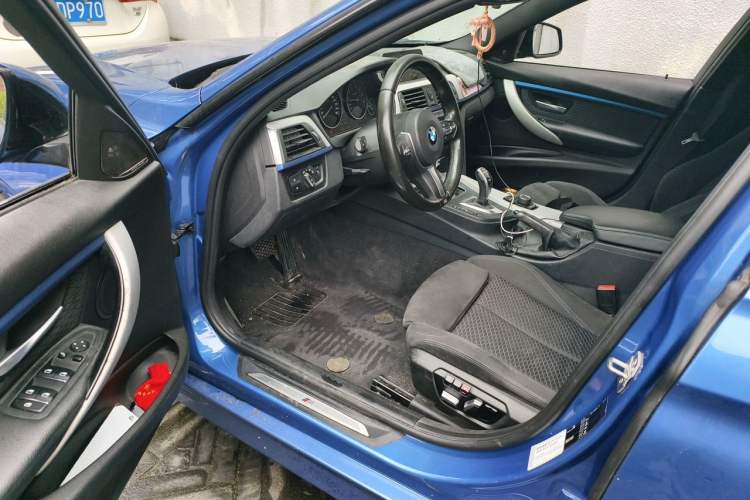 Used BMW 3 Series 2018 320i M Sport Package Driver Seat