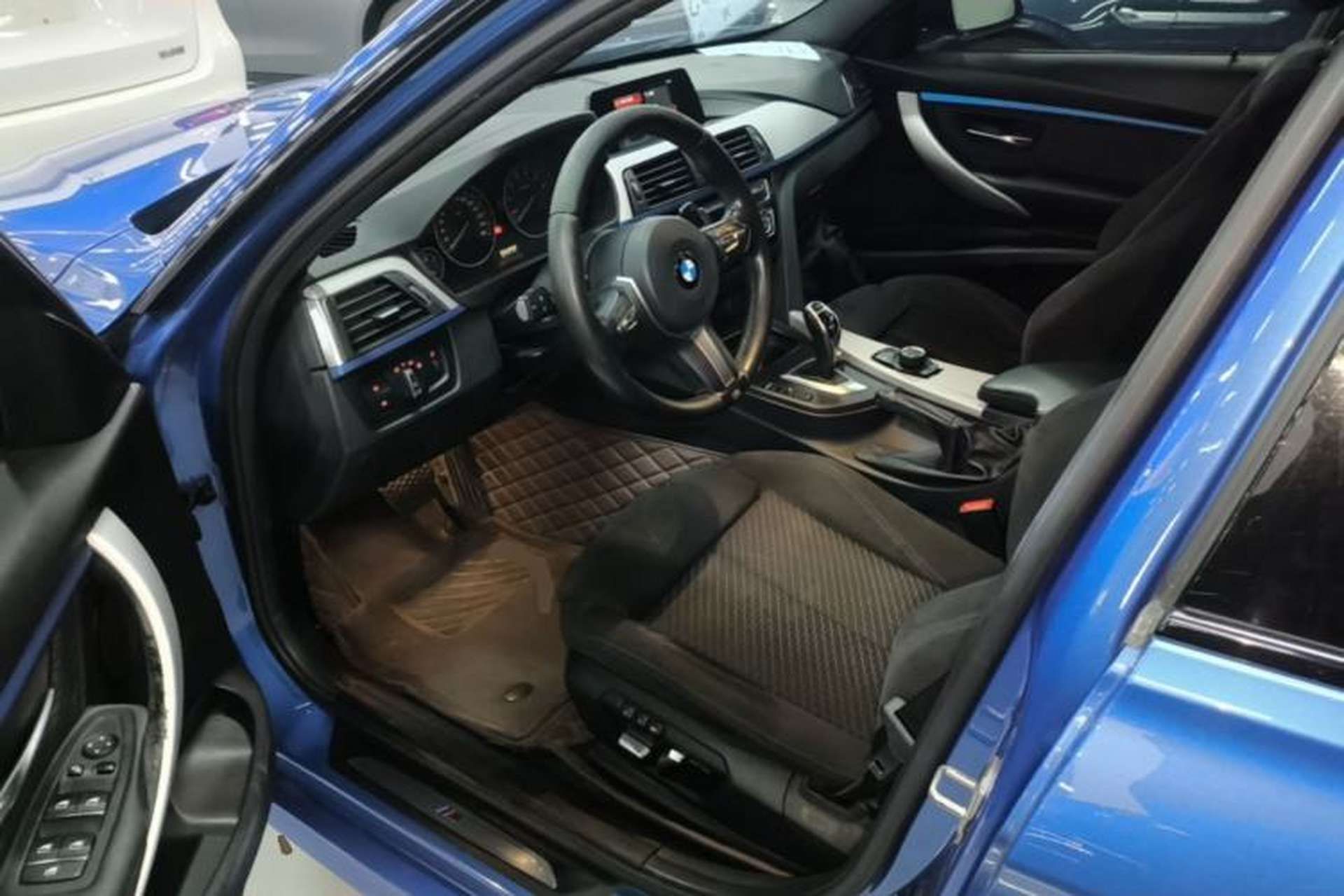 Used BMW 3 Series 2018 320i M Sport Package Driver Seat