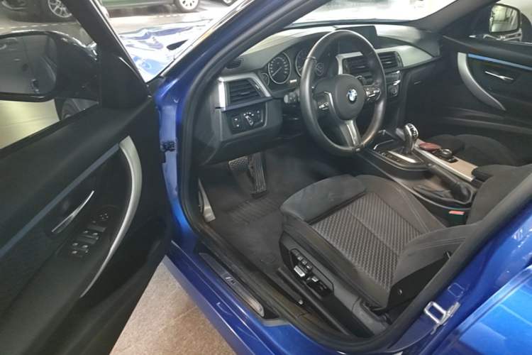 Used BMW 3 Series 2018 320i M Sport Package Driver Seat