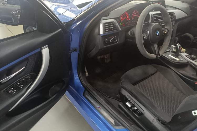 Used BMW 3 Series 2018 320i M Sport Package Driver Seat