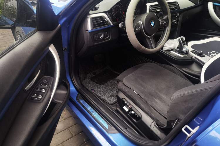 Used BMW 3 Series 2018 320i M Sport Package Driver Seat