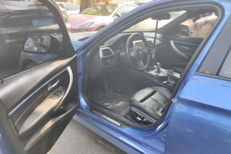 Used BMW 3 Series 2018 320i M Sport Package Driver Seat