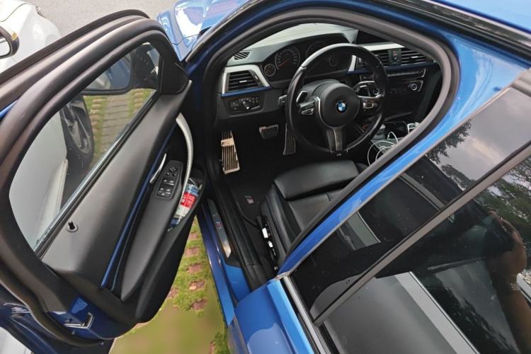 Used BMW 3 Series 2018 320i M Sport Package Driver Seat