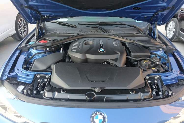 Used BMW 3 Series 2018 320i M Sport Package Engine Bay