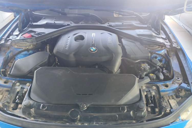 Used BMW 3 Series 2018 320i M Sport Package Engine Bay