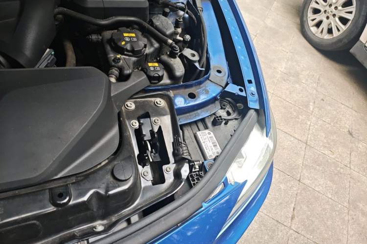Used BMW 3 Series 2018 320i M Sport Night Edition Engine Bay Left