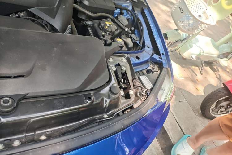 Used BMW 3 Series 2018 320i M Sport Package Engine Bay Left