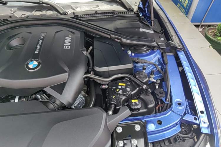 Used BMW 3 Series 2018 320i M Sport Package Engine Bay Left