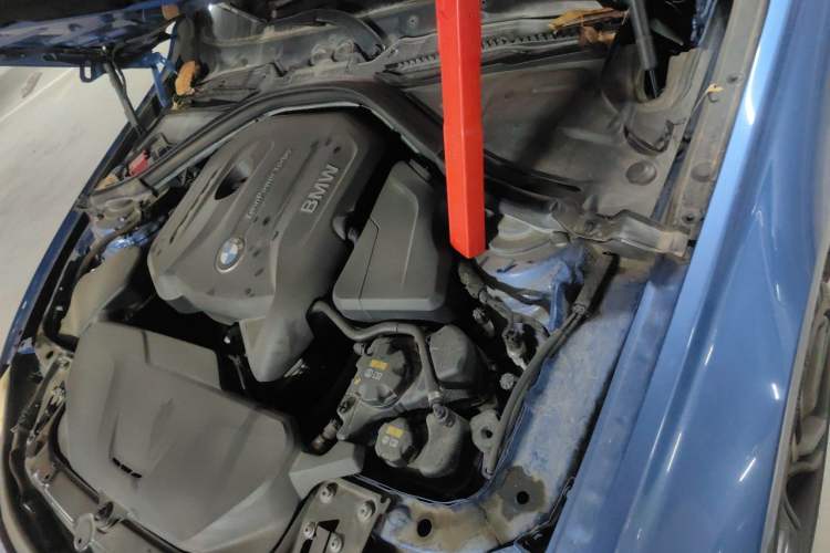 Used BMW 3 Series 2018 320i M Sport Night Edition Engine Bay Left