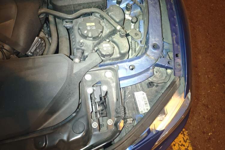 Used BMW 3 Series 2018 320Li M Sport Night Edition Engine Bay Left