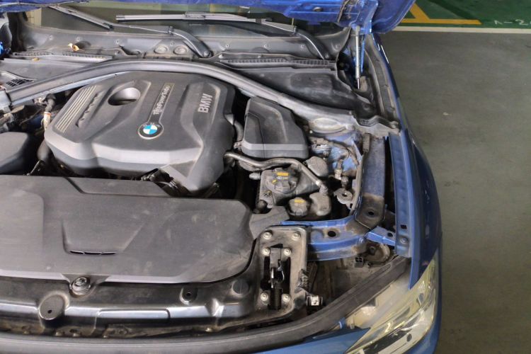 Used BMW 3 Series 2018 320i M Sport Package Engine Bay Left