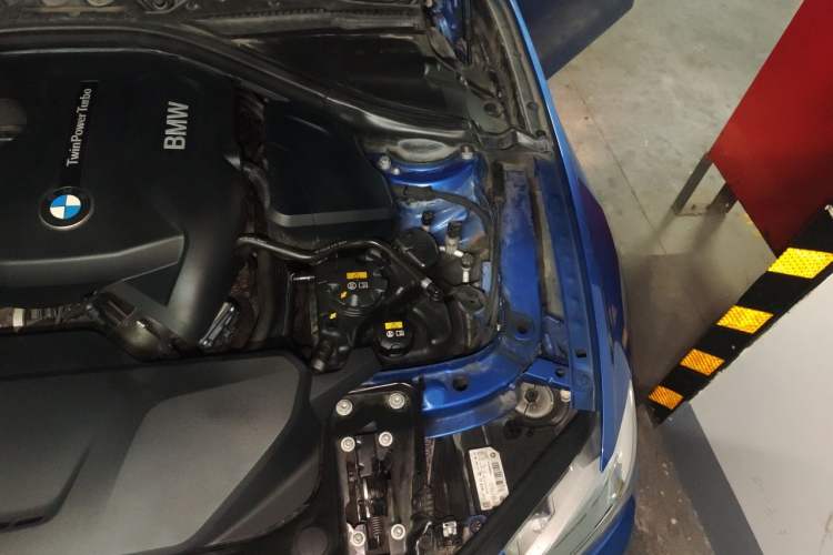 Used BMW 3 Series 2018 320i M Sport Package Engine Bay Left