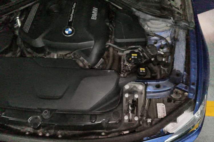 Used BMW 3 Series 2018 320i M Sport Night Edition Engine Bay Left
