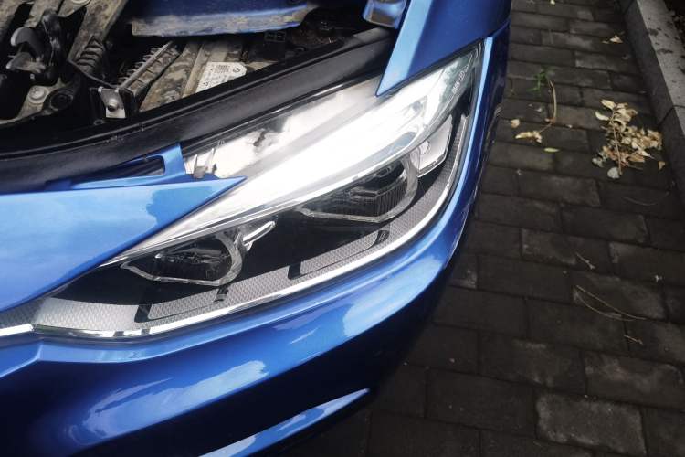 Used BMW 3 Series 2018 320i M Sport Package Engine Bay Left