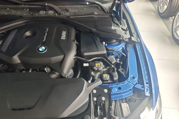 Used BMW 3 Series 2018 320i M Sport Package Engine Bay Left