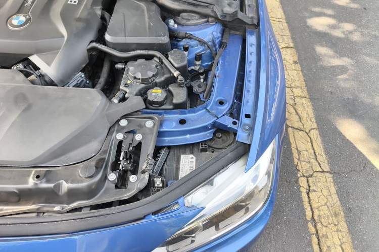 Used BMW 3 Series 2018 320i M Sport Package Engine Bay Left