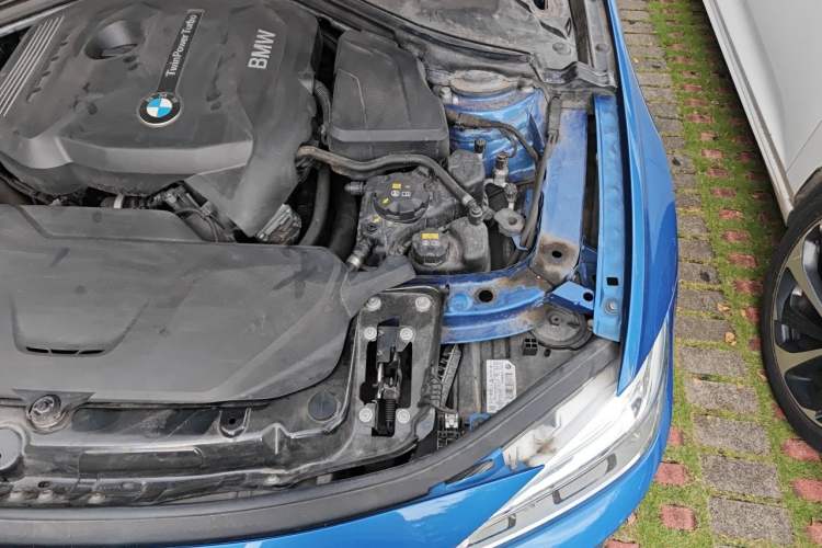 Used BMW 3 Series 2018 320i M Sport Package Engine Bay Left