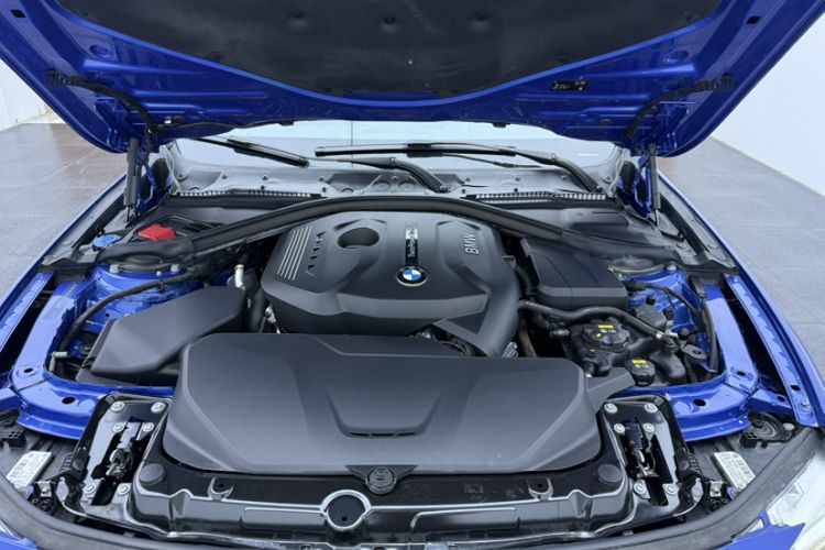 Used BMW 3 Series 2018 320i M Sport Package Engine Bay