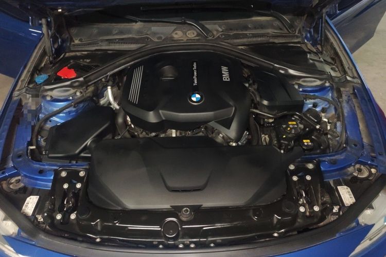 Used BMW 3 Series 2018 320i M Sport Package Engine Bay