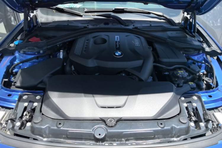Used BMW 3 Series 2018 320i M Sport Package Engine Bay