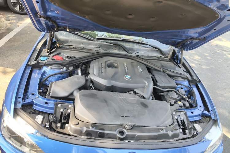 Used BMW 3 Series 2018 320i M Sport Package Engine Bay