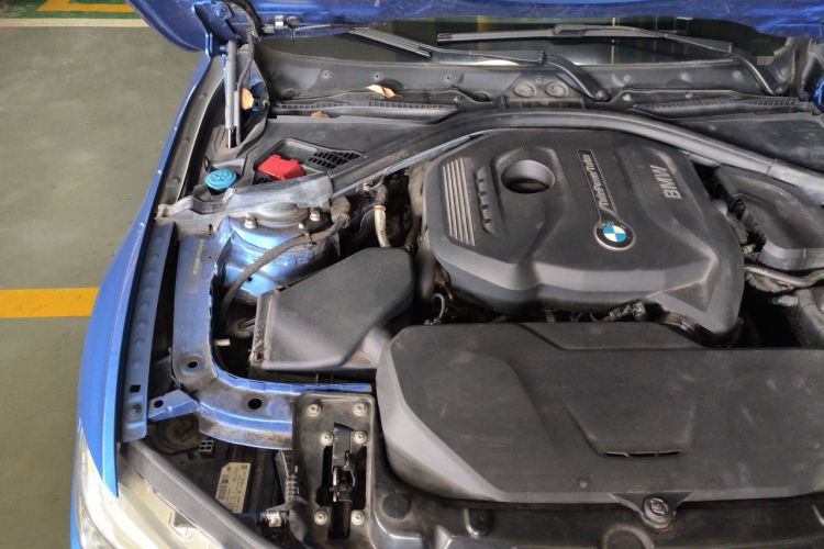 Used BMW 3 Series 2018 320i M Sport Package Engine Bay Right