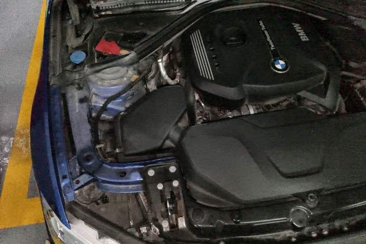 Used BMW 3 Series 2018 320i M Sport Night Edition Engine Bay Right