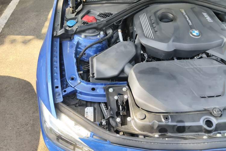 Used BMW 3 Series 2018 320i M Sport Package Engine Bay Right