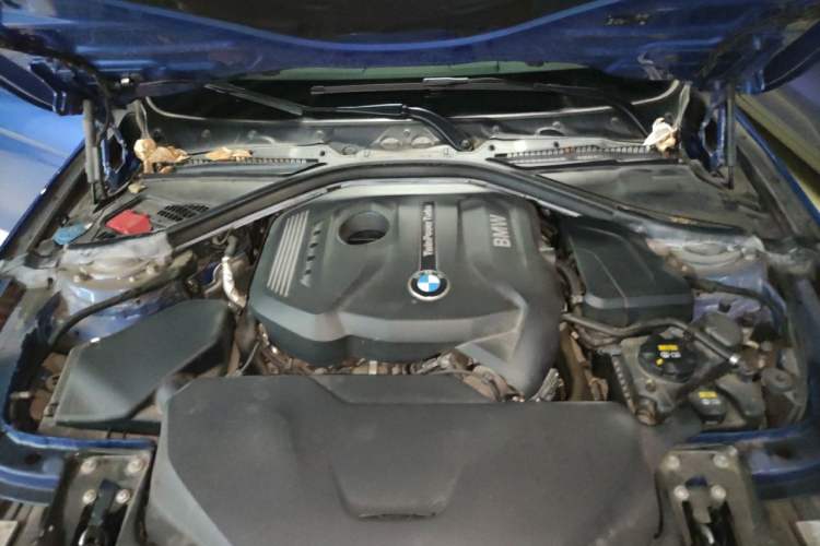 Used BMW 3 Series 2018 320i M Sport Package Engine Bay