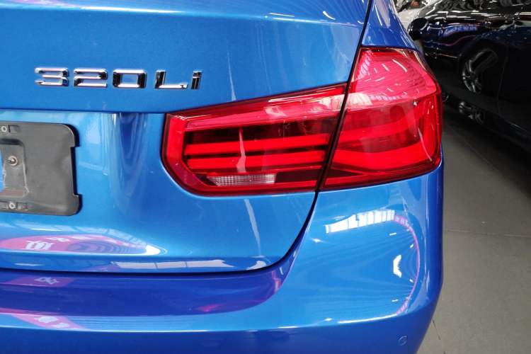 Used BMW 3 Series 2018 320Li Leading Model M Sport Package Exterior 3