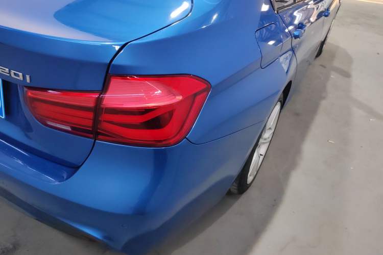 Used BMW 3 Series 2018 320i M Sport Package Exterior 3