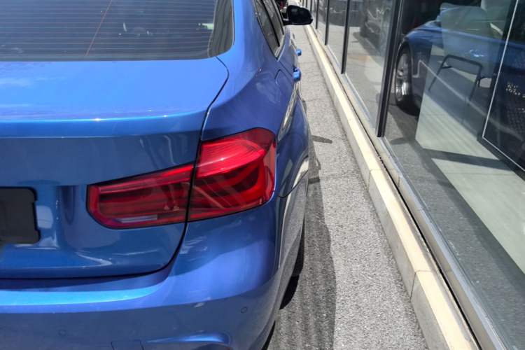 Used BMW 3 Series 2018 320i M Sport Package Exterior 3