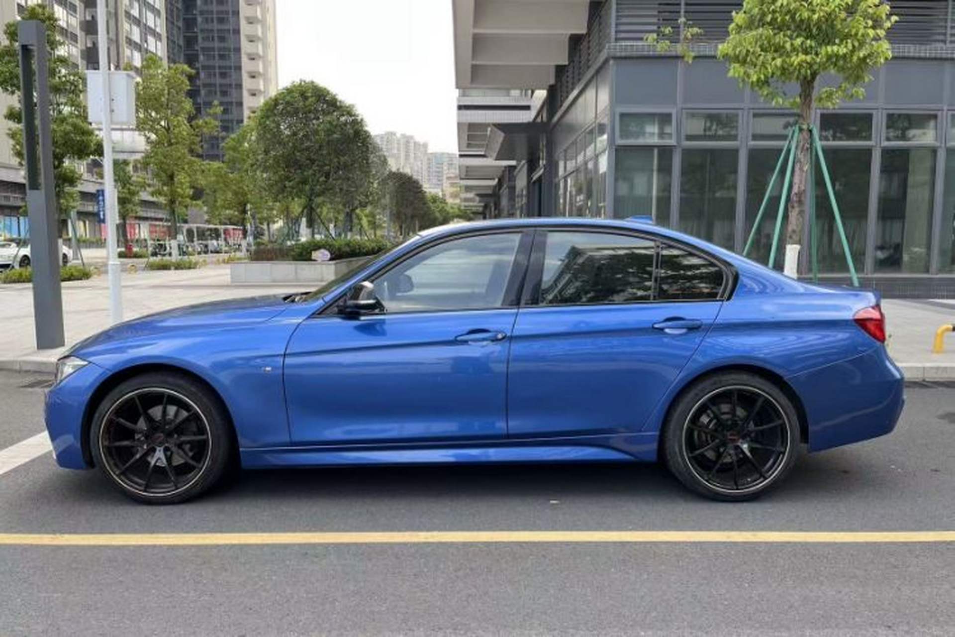 Used BMW 3 Series 2018 330i M Sport Night Edition Exterior 5