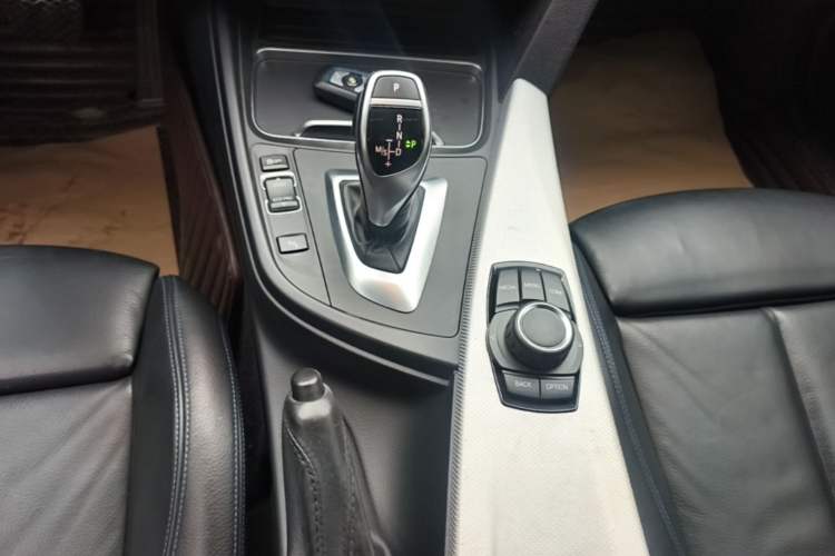 Used BMW 3 Series 2018 320i M Sport Package Gear Lever