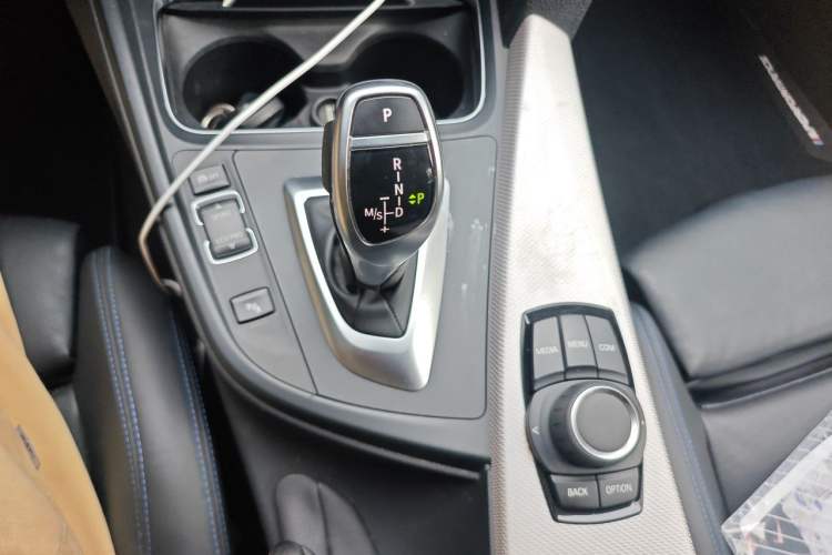 Used BMW 3 Series 2018 320i M Sport Package Gear Lever