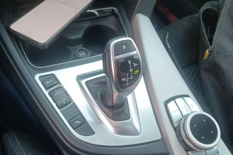 Used BMW 3 Series 2018 320i M Sport Package Gear Lever