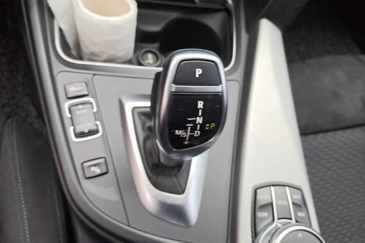 Used BMW 3 Series 2018 320i M Sport Night Edition Gear Lever