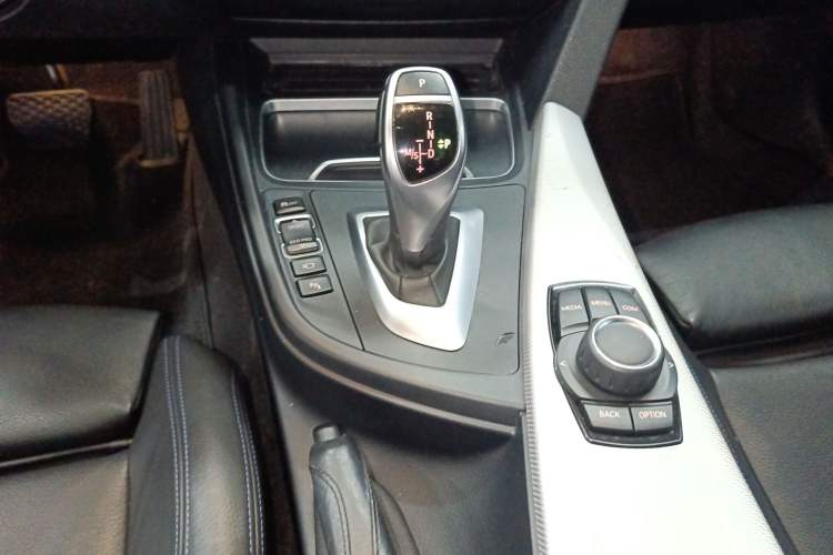 Used BMW 3 Series 2018 320i M Sport Package Gear Lever