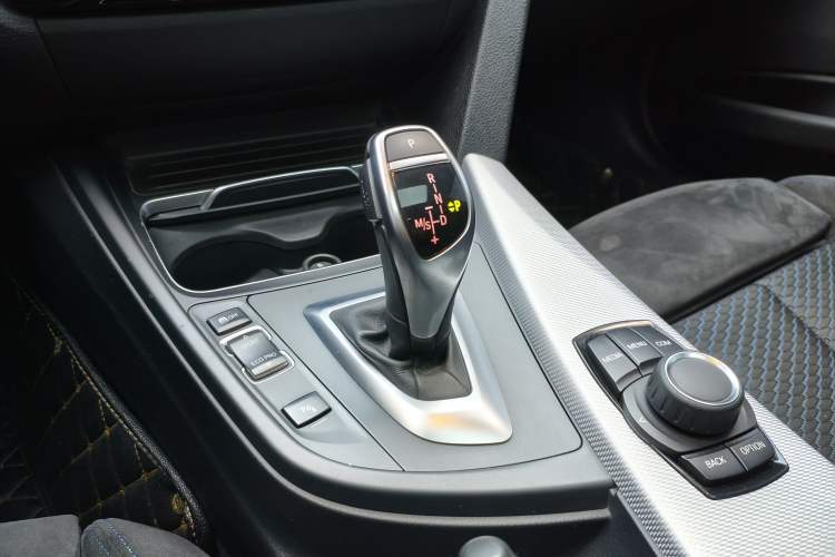 Used BMW 3 Series 2018 320i M Sport Package Gear Lever
