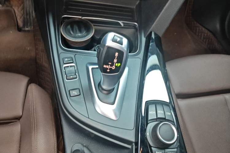Used BMW 3 Series 2018 320Li Fashion Model Gear Lever
