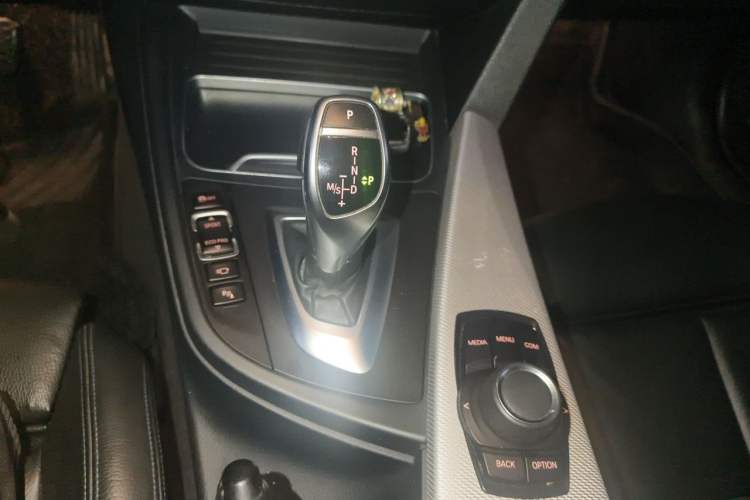 Used BMW 3 Series 2018 320i M Sport Package Gear Lever